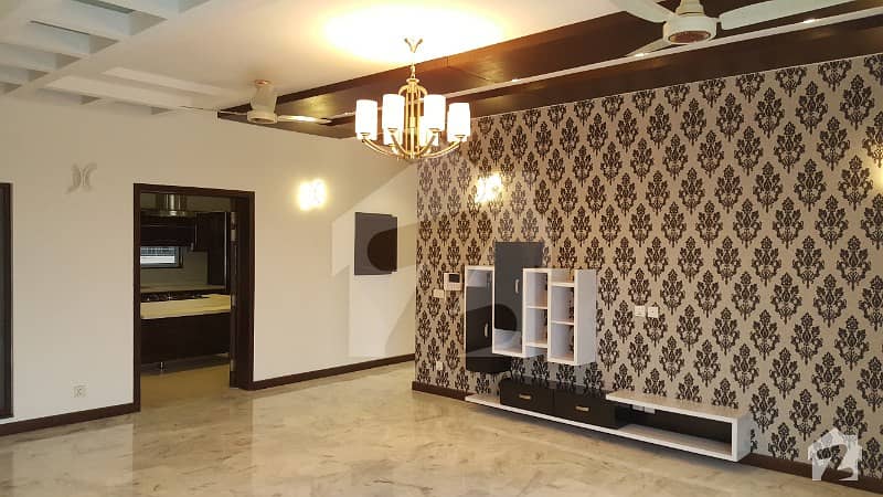 ڈی ایچ اے فیز 2 ڈیفنس (ڈی ایچ اے) لاہور میں 5 کمروں کا 1 کنال مکان 4.2 کروڑ میں برائے فروخت۔