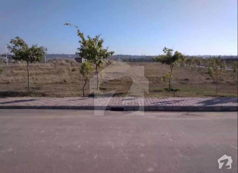 10 Marla Plot For Sale 70 Feet Road