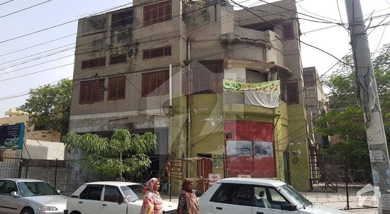 سمن آباد مین بولیورڈ سمن آباد لاہور میں 1.15 کنال عمارت 11 کروڑ میں برائے فروخت۔