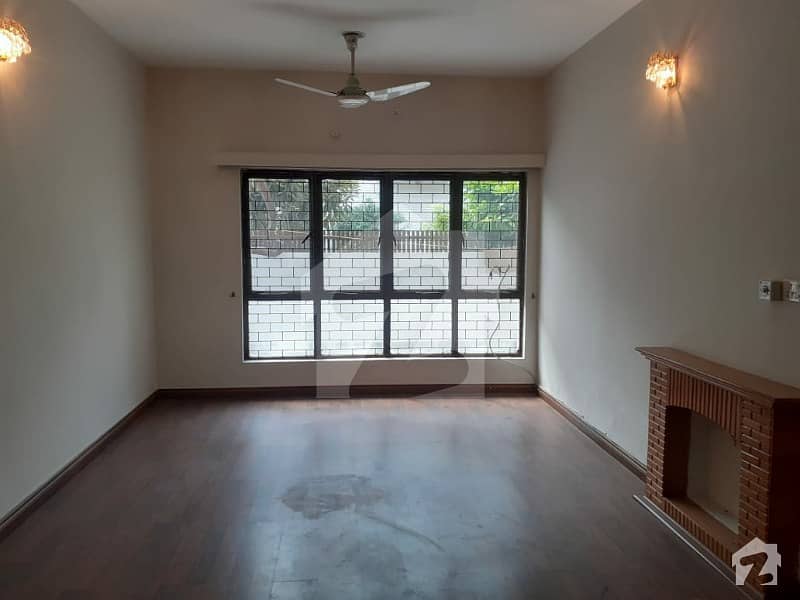 F-11 Full House For Rent 30x70 5 Bedroom With Attached Bath