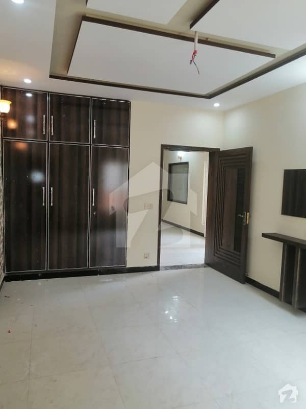 ڈی ایچ اے 11 رہبر لاہور میں 4 کمروں کا 8 مرلہ مکان 1.9 کروڑ میں برائے فروخت۔