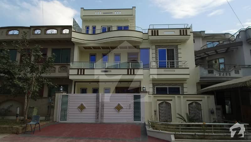 Beautiful 35 X 40 House For Sale In G13