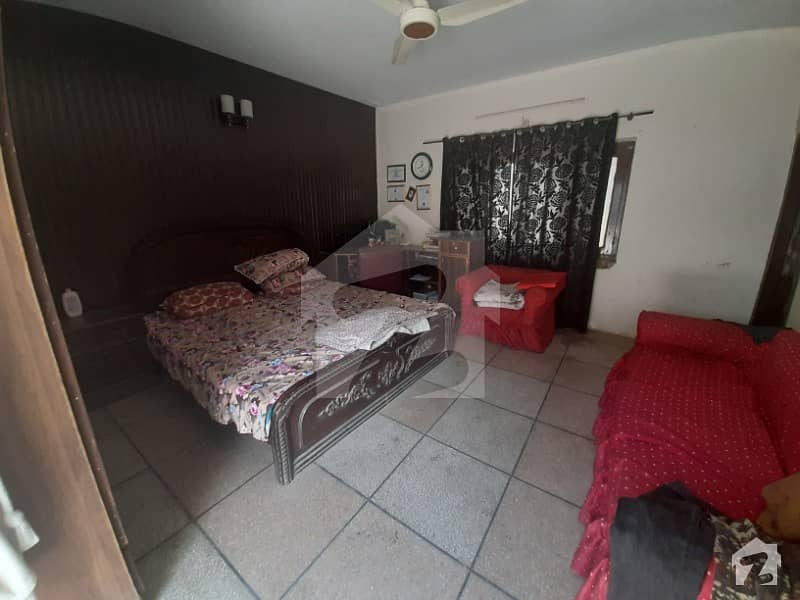 شالیمار لاریکس کالونی مغلپورہ لاہور میں 5 کمروں کا 8 مرلہ مکان 1.25 کروڑ میں برائے فروخت۔