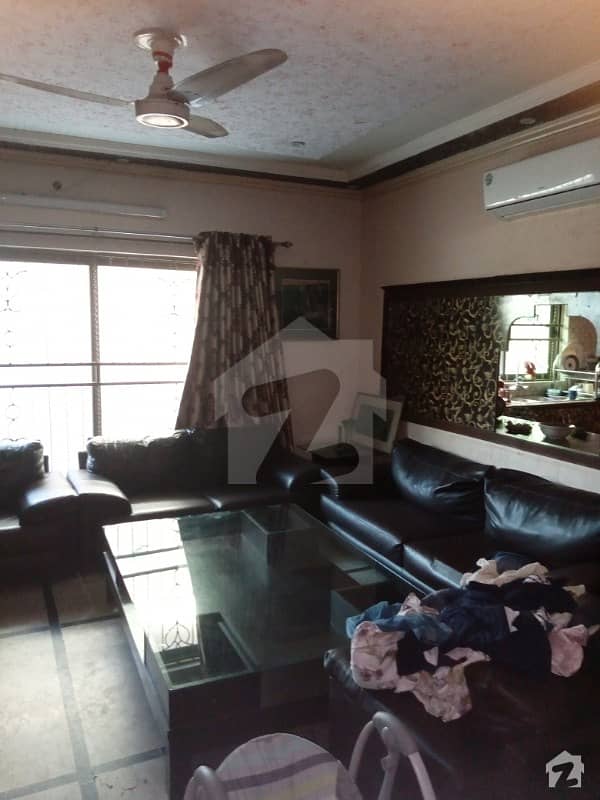 پی آئی اے ہاؤسنگ سکیم لاہور میں 6 کمروں کا 17 مرلہ مکان 2.65 کروڑ میں برائے فروخت۔