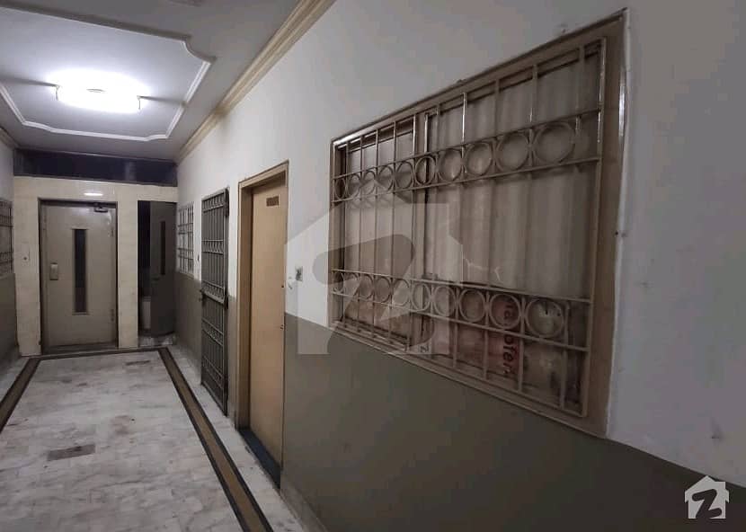 اچھرہ لاہور میں 2 کمروں کا 3 مرلہ فلیٹ 24 لاکھ میں برائے فروخت۔