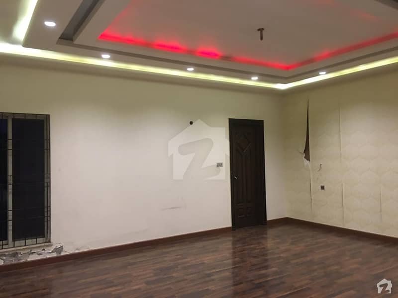 10 Marla Upper Portion In Madina Town For Rent