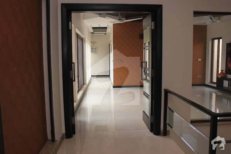 ڈی ایچ اے فیز 7 ڈیفنس (ڈی ایچ اے) لاہور میں 5 کمروں کا 1 کنال مکان 1.3 لاکھ میں کرایہ پر دستیاب ہے۔