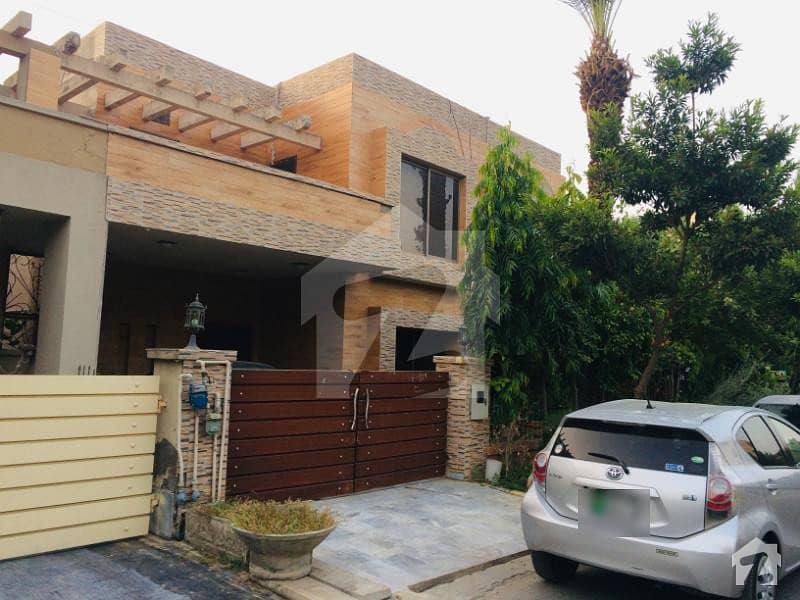 Near Dha 9 Marla Designers Luxury House Near Park Main Road Gated Community 175 Lac