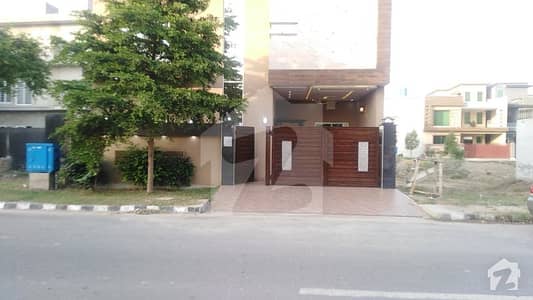 لیک سٹی - سیکٹر M7 - بلاک اے لیک سٹی ۔ سیکٹرایم ۔ 7 لیک سٹی رائیونڈ روڈ لاہور میں 5 کمروں کا 7 مرلہ مکان 1.75 کروڑ میں برائے فروخت۔ لیک سٹی - سیکٹر M7 - بلاک اے لیک سٹی ۔ سیکٹرایم ۔ 7 لیک سٹی رائیونڈ روڈ لاہور میں 5 کمروں کا 7 مرلہ مکان 1.75 کروڑ میں برائے فروخت۔