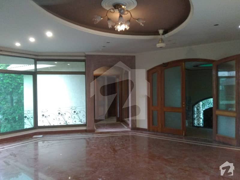 ڈی ایچ اے فیز 2 ڈیفنس (ڈی ایچ اے) لاہور میں 5 کمروں کا 2 کنال مکان 3 لاکھ میں کرایہ پر دستیاب ہے۔