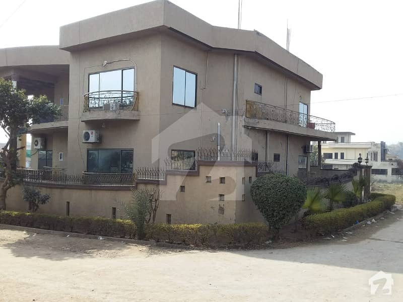 گلشن آباد راولپنڈی میں 9 کمروں کا 1 کنال مکان 2.5 کروڑ میں برائے فروخت۔