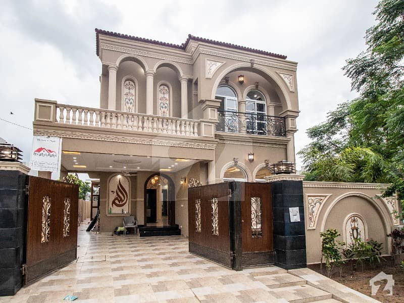 10 Marla Luxury House For Sale Near Facing Park