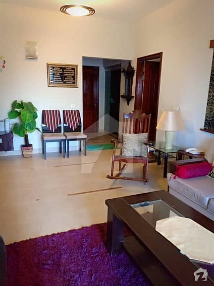 کلفٹن ۔ بلاک 2 کلفٹن کراچی میں 3 کمروں کا 7 مرلہ فلیٹ 1.65 کروڑ میں برائے فروخت۔