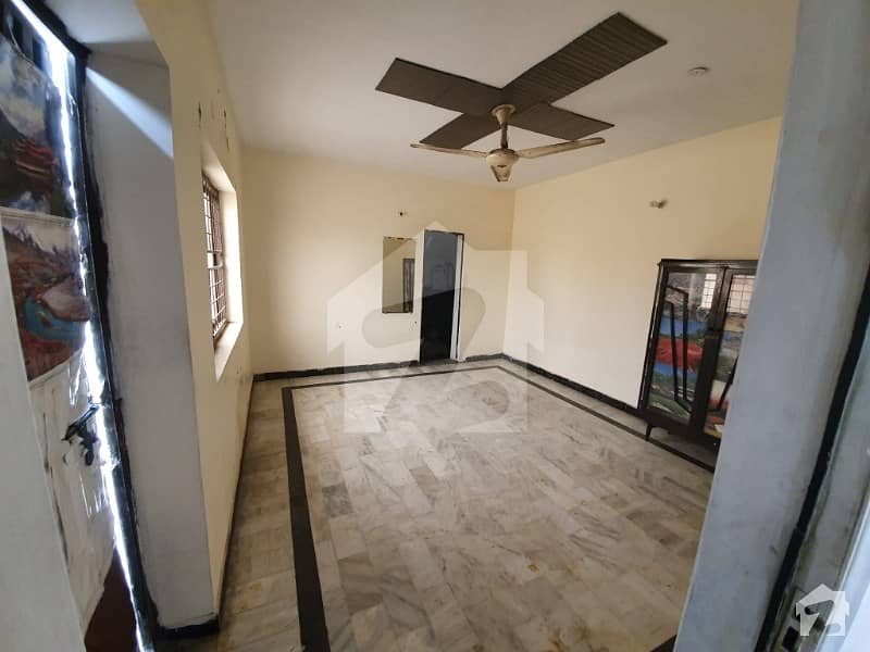 Room Sized 200 Square Feet Is Available For Rent In Johar Town