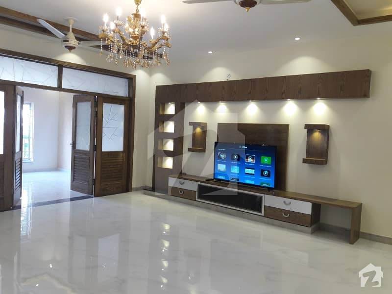 1 Kanal First Entry Brand New Upper Portion For Rent