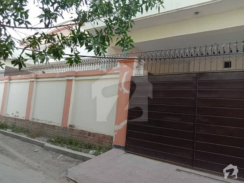 Building For Rent In Ahbab Colony