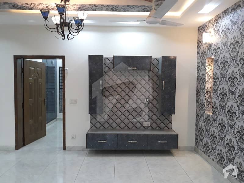 بحریہ ٹاؤن ۔ بلاک بی بی بحریہ ٹاؤن سیکٹرڈی بحریہ ٹاؤن لاہور میں 3 کمروں کا 5 مرلہ مکان 45 ہزار میں کرایہ پر دستیاب ہے۔