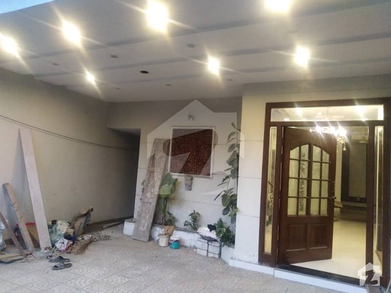 علامہ اقبال ٹاؤن ۔ عمر بلاک علامہ اقبال ٹاؤن لاہور میں 5 کمروں کا 10 مرلہ مکان 3.5 کروڑ میں برائے فروخت۔