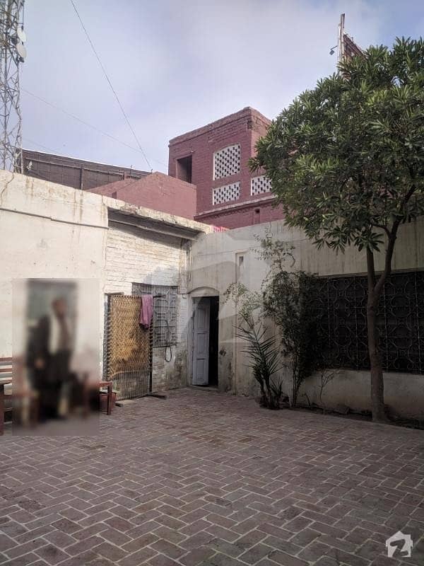 کچہری چوک ملتان میں 5 کمروں کا 16 مرلہ مکان 3.75 کروڑ میں برائے فروخت۔