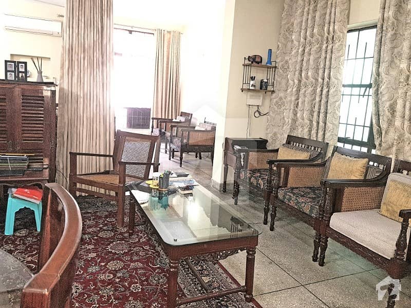 In Model Town House For Sale Sized 2250  Square Feet