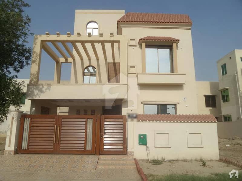 Bahria Nasheman 8 Marla House Up For Sale