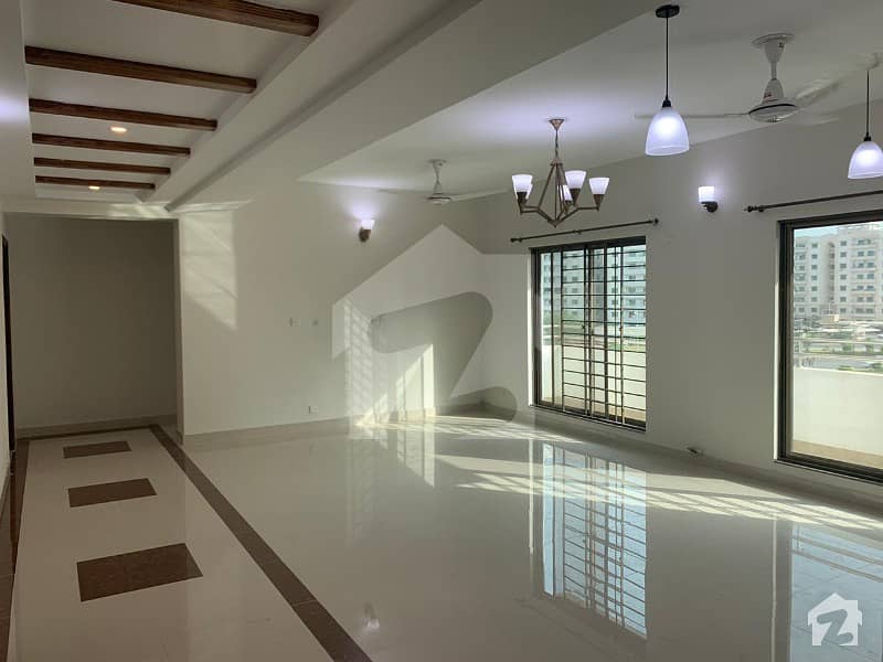 10 Marla Gorgeous Apartment On Prime Location In Askari 11