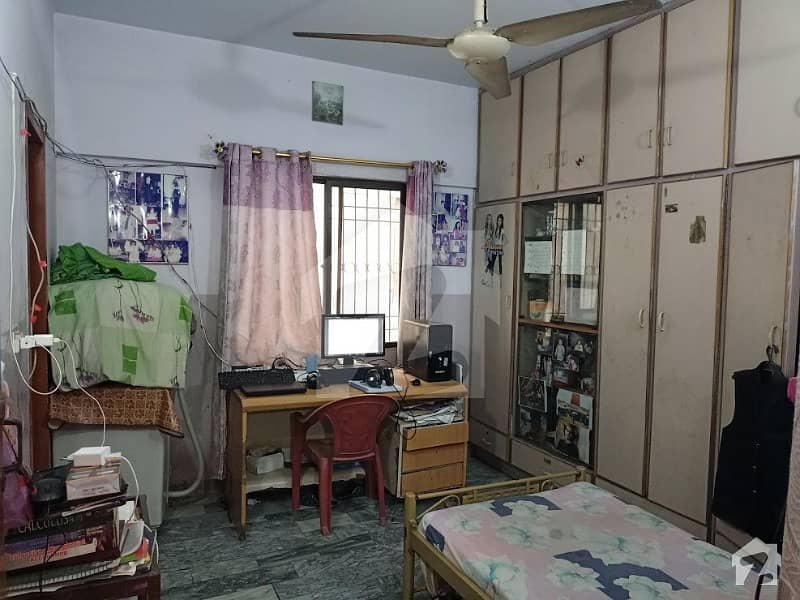 شکارپور کالونی جمشید ٹاؤن کراچی میں 2 کمروں کا 4 مرلہ فلیٹ 1.6 کروڑ میں برائے فروخت۔