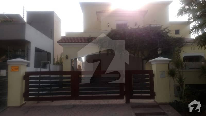 ڈی ایچ اے - ای ایم ای کاٹیجز ای ایم ای سوسائٹی لاہور میں 6 کمروں کا 1.6 کنال مکان 7.5 کروڑ میں برائے فروخت۔