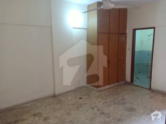 1200  Square Feet Flat Is Available In Clifton