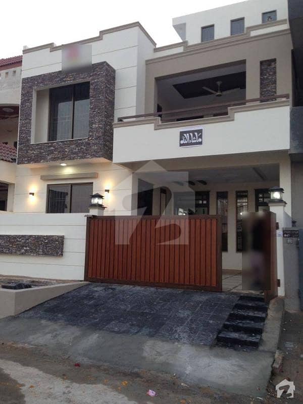 30x60 House Available For Sale