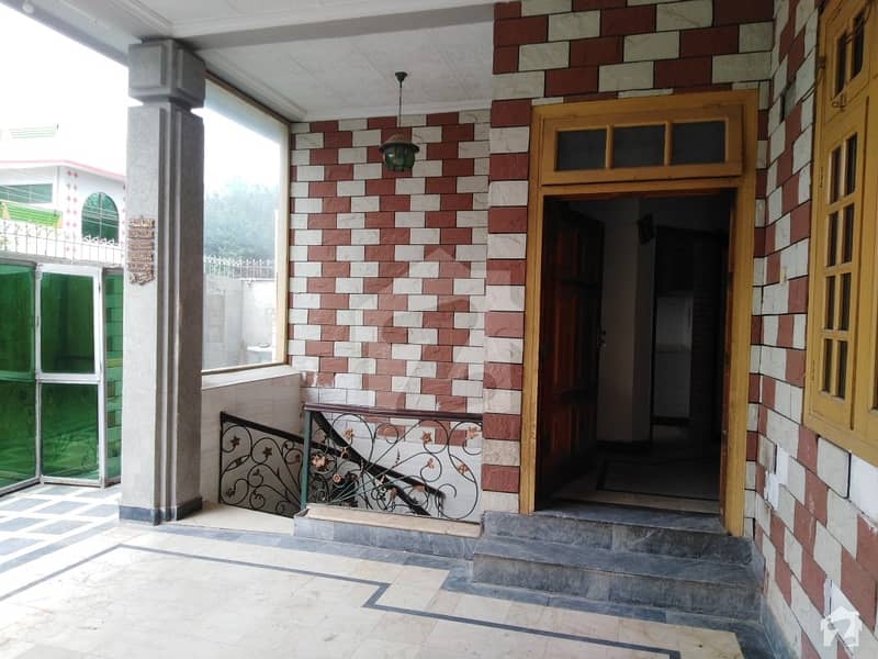 10 Marla House In Hayatabad Is Available