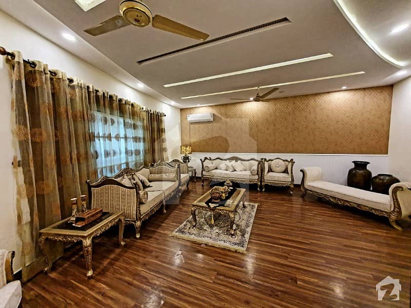 ویلینشیاء ہاؤسنگ سوسائٹی لاہور میں 5 کمروں کا 1 کنال مکان 3.3 کروڑ میں برائے فروخت۔