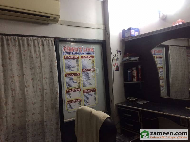 Beauty Parlour Shop For Sale GulistaneJauhar Block 1, Gulistane