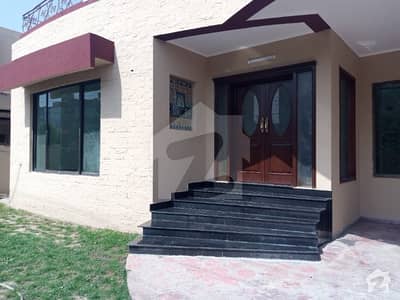 Top Location 1kanal Renevinte Bungalow With Attached Original Picture Top Location 1kanal Renevinte Bungalow With Attached Original Picture