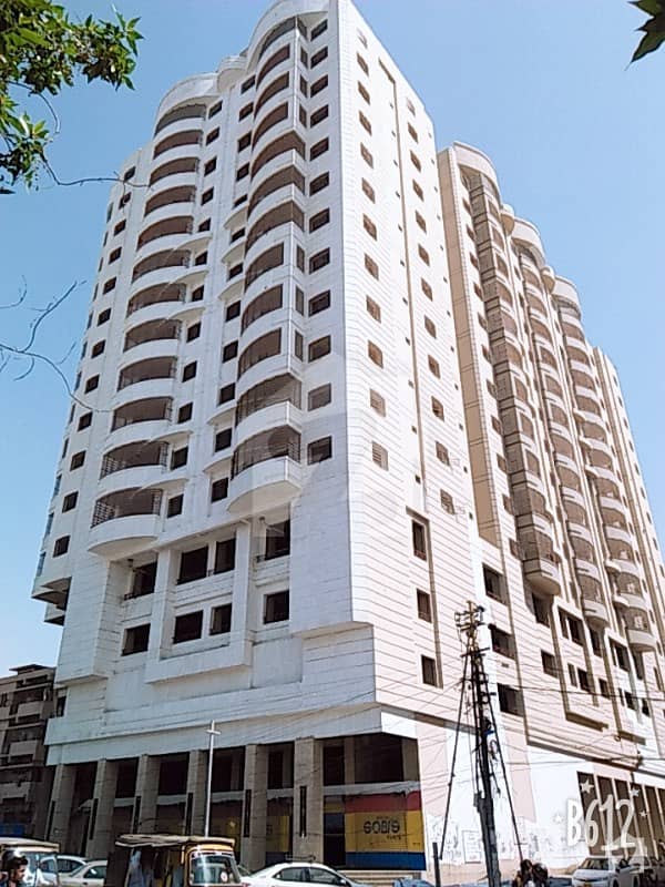 یونیورسٹی روڈ کراچی میں 3 کمروں کا 7 مرلہ فلیٹ 2.5 کروڑ میں برائے فروخت۔