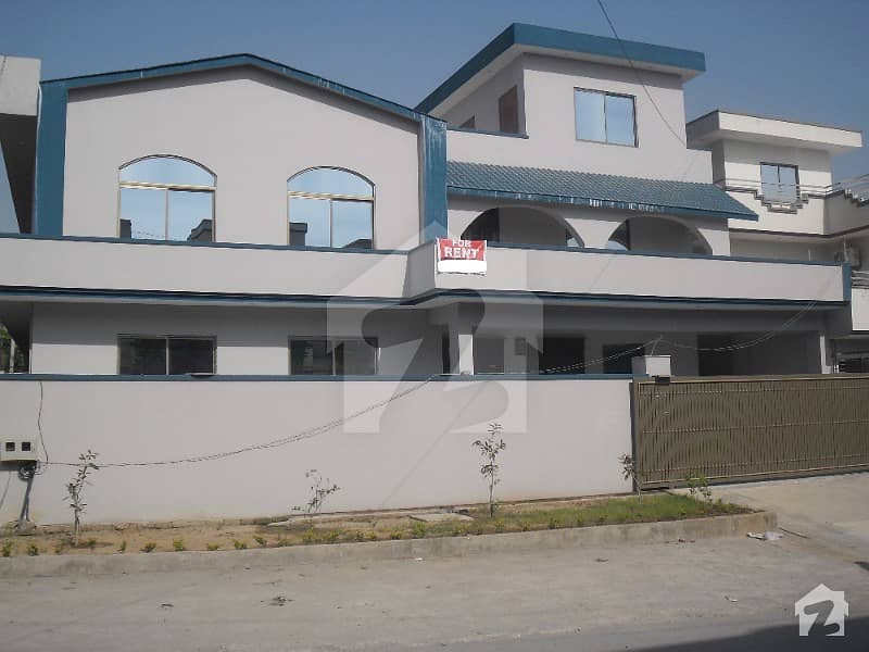 One Kanal House Upper Portion is for Rent