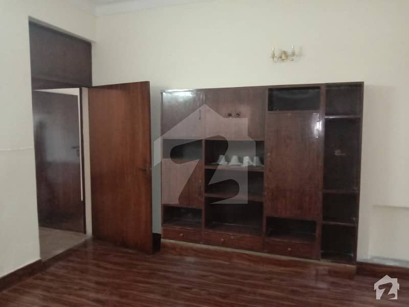 1 Kanal Lower Portion 3 Bed  Main Location