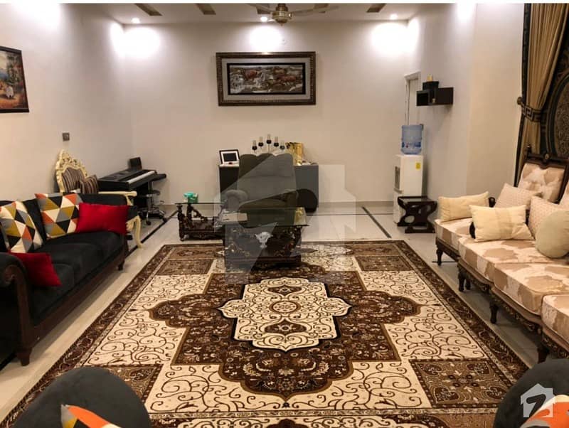 مدینہ ٹاؤن فیصل آباد میں 7 کمروں کا 1 کنال مکان 4.5 کروڑ میں برائے فروخت۔
