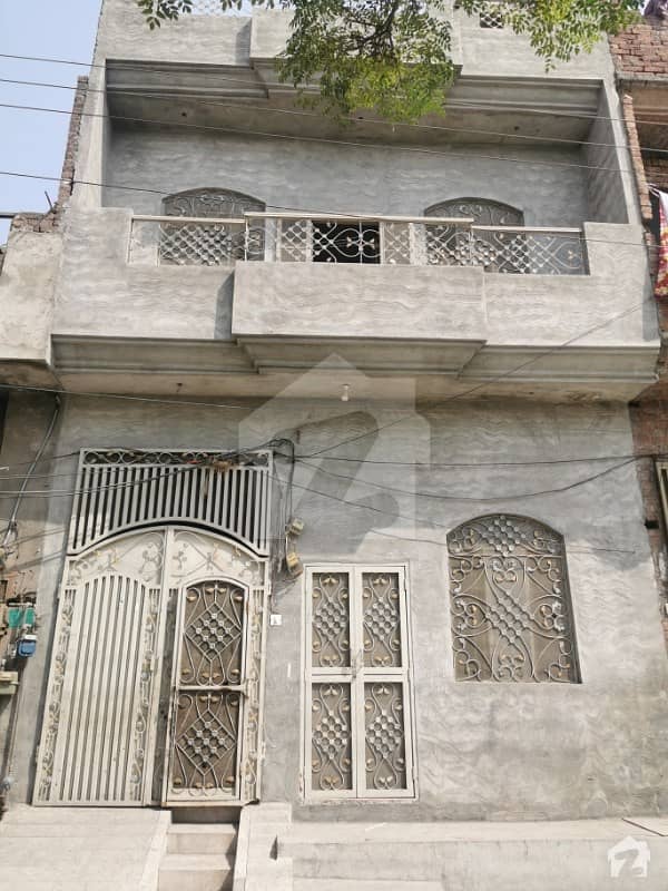 چائنہ سکیم ۔ بلاک بی2 چائنہ سکیم لاہور میں 4 کمروں کا 4 مرلہ مکان 90 لاکھ میں برائے فروخت۔