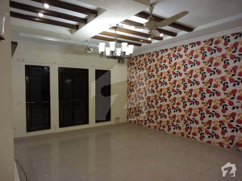 1 Kanal Separate Gate Upper Portion Available For Rent In E11