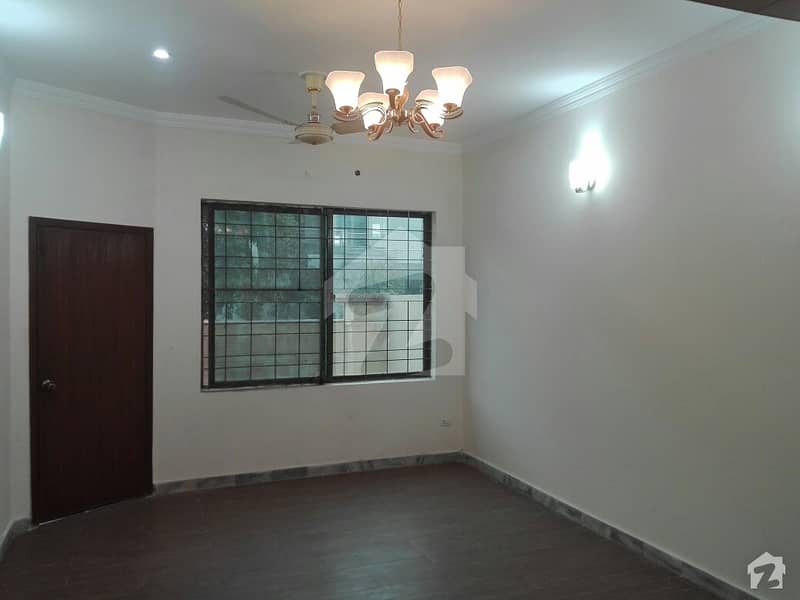 10 Marla Lower Portion In Central Wapda Town For Rent