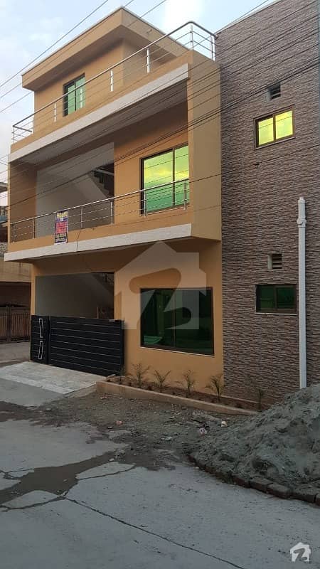 گلریز ہاؤسنگ سکیم راولپنڈی میں 4 کمروں کا 5 مرلہ مکان 1.1 کروڑ میں برائے فروخت۔