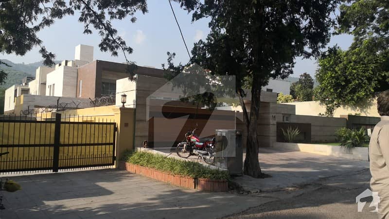 4 Kanal Used House 200 Meter From Margalla Road