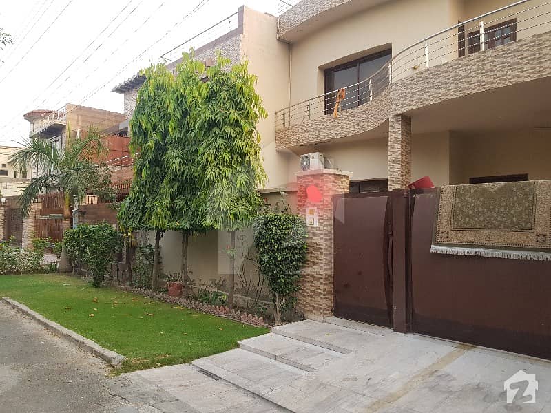 11 Marla 3 Bed House With 2 Servant Rooms On Top Floor Spacious House For Sale In Lahore Valencia Town
