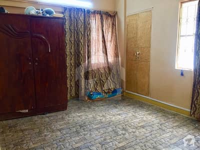 3 Bed D/D 3rd Floor Well Maintained Flat On Rent