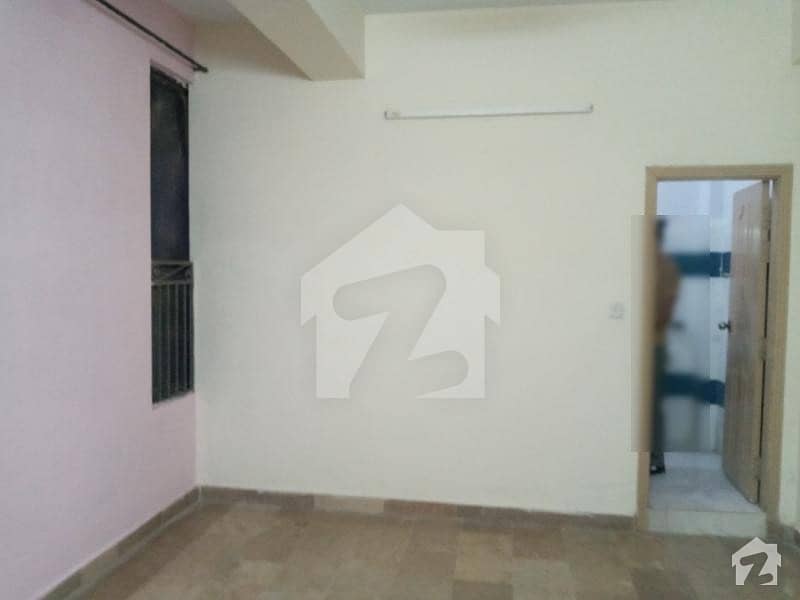 Available Flat In Prime Location On The Road For Student Available Flat In Prime Location On The Road For Student