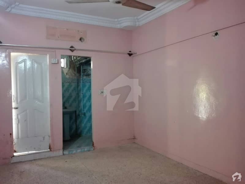 شادمان ٹاؤن - سیکٹر 14 / بی شادمان نارتھ ناظم آباد کراچی میں 2 کمروں کا 4 مرلہ فلیٹ 39 لاکھ میں برائے فروخت۔
