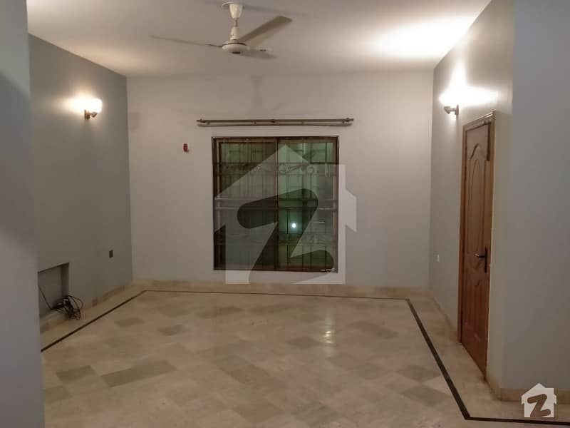 جوہر ٹاؤن فیز 2 جوہر ٹاؤن لاہور میں 4 کمروں کا 8 مرلہ مکان 70 ہزار میں کرایہ پر دستیاب ہے۔