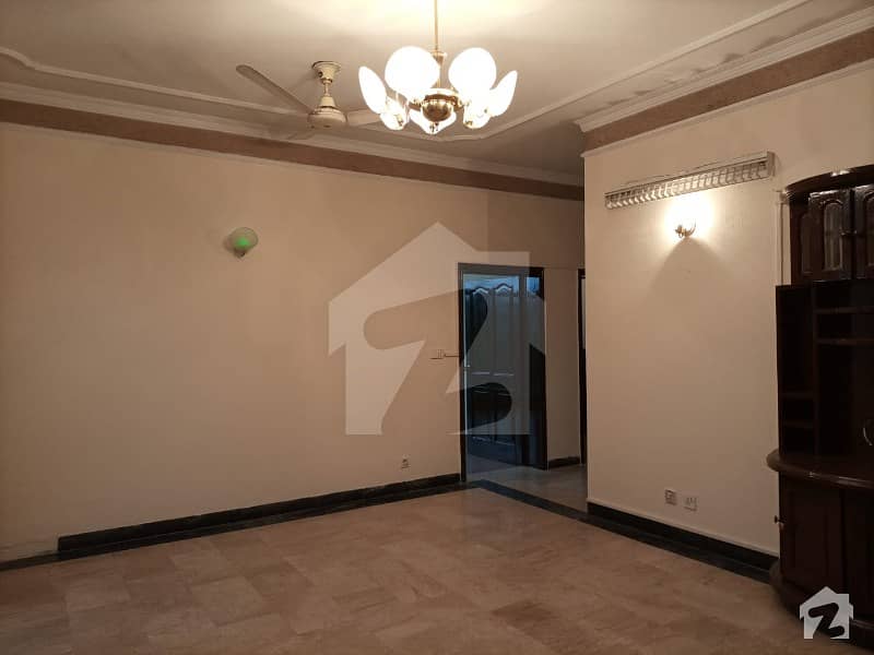 1 Kanal Upper Portion With 3 Bedrooms Available On Rent