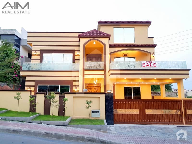 Luxurious 1 Kanal 6 Bed Double Unit House